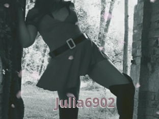 Julia6902