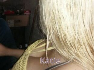 Katie Chienne Soumise