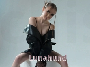 lunahund Chienne Soumise